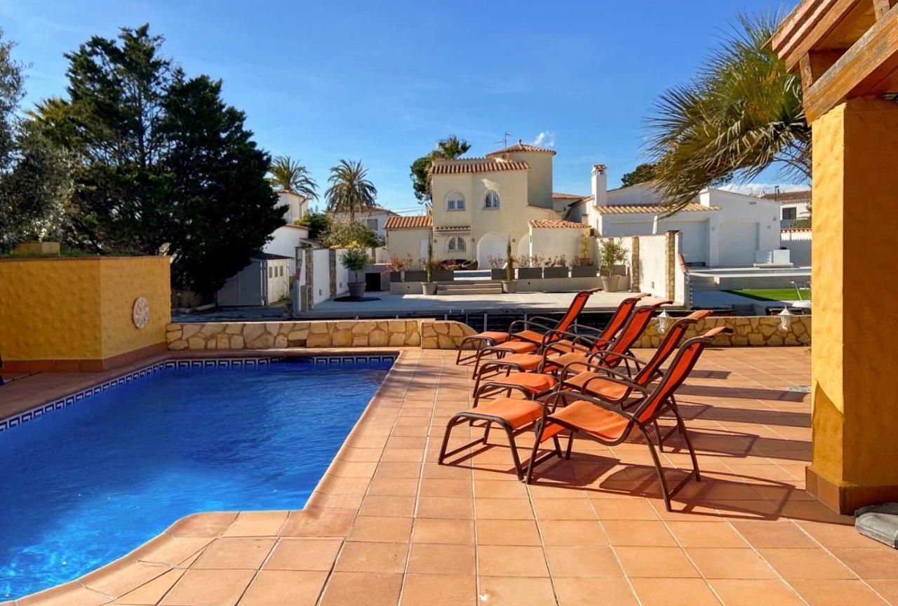Ampuriahome Villa Hosting 15, Pool & Mooring Empuriabrava Exteriör bild
